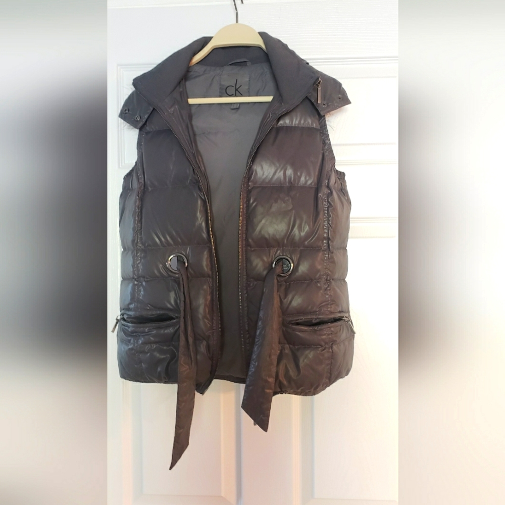 Vest, removal hood and fur